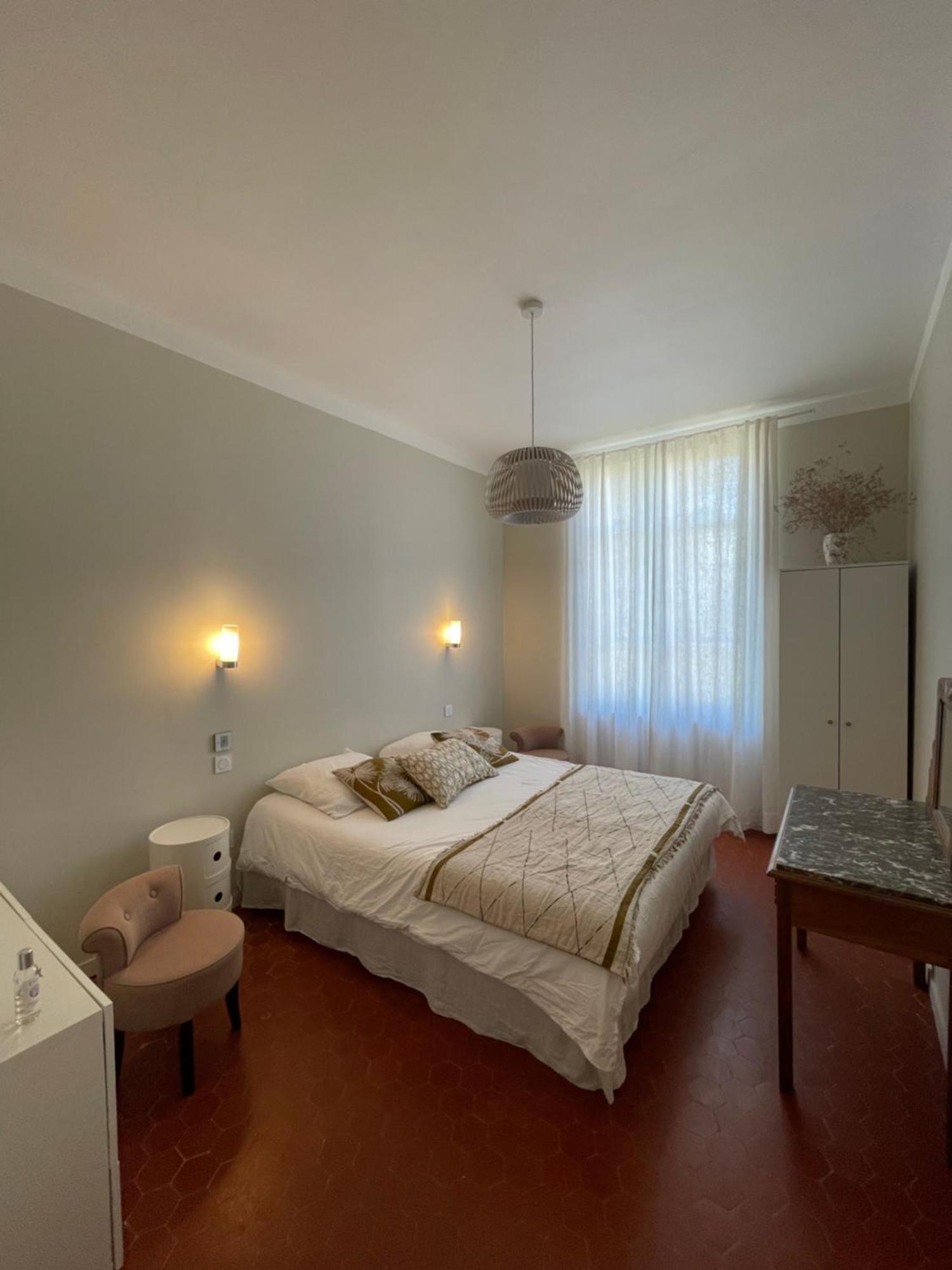 La Villa Des Amandiers Hyeres Exterior photo